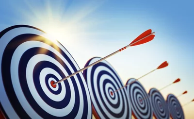 Arrows hitting bullseye on row of targets, sun behind © psdesign1 - Fotolia.com