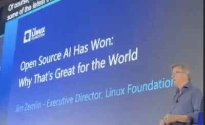 an image of Linux Foundation Director Jim Zemlin on stage at KubeCon